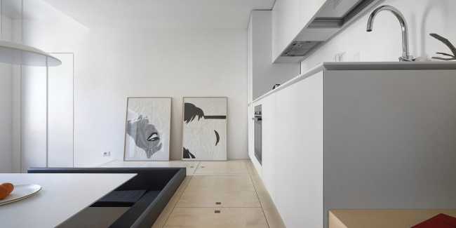 Interno appartamento bianco minimal
